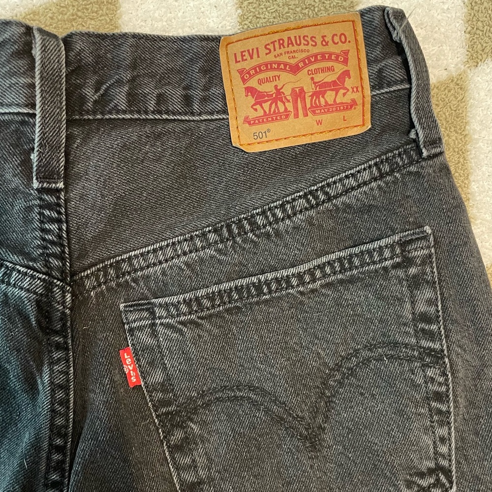 LEVI’S 501 Black Cutoff Shorts W26 - Picture 5 of 5